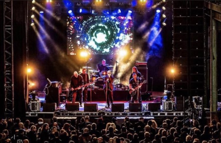 Lisa_dunn1's tweet photo. @BFGcontrol rock the stage tonight at Das Rind in Rüsselheim, Frankfurt 🇩🇪 Stage time 21:30! New female bassist to Wow the show!Will be at Merch stand, come and say hello! 😎👌
@LiveBandsTourin @rodneyontheroxx @DarkEntriesDJD @mickmerceruk @RoundhouseLDN @BBC6Music https://t.co/D3MTRXseow