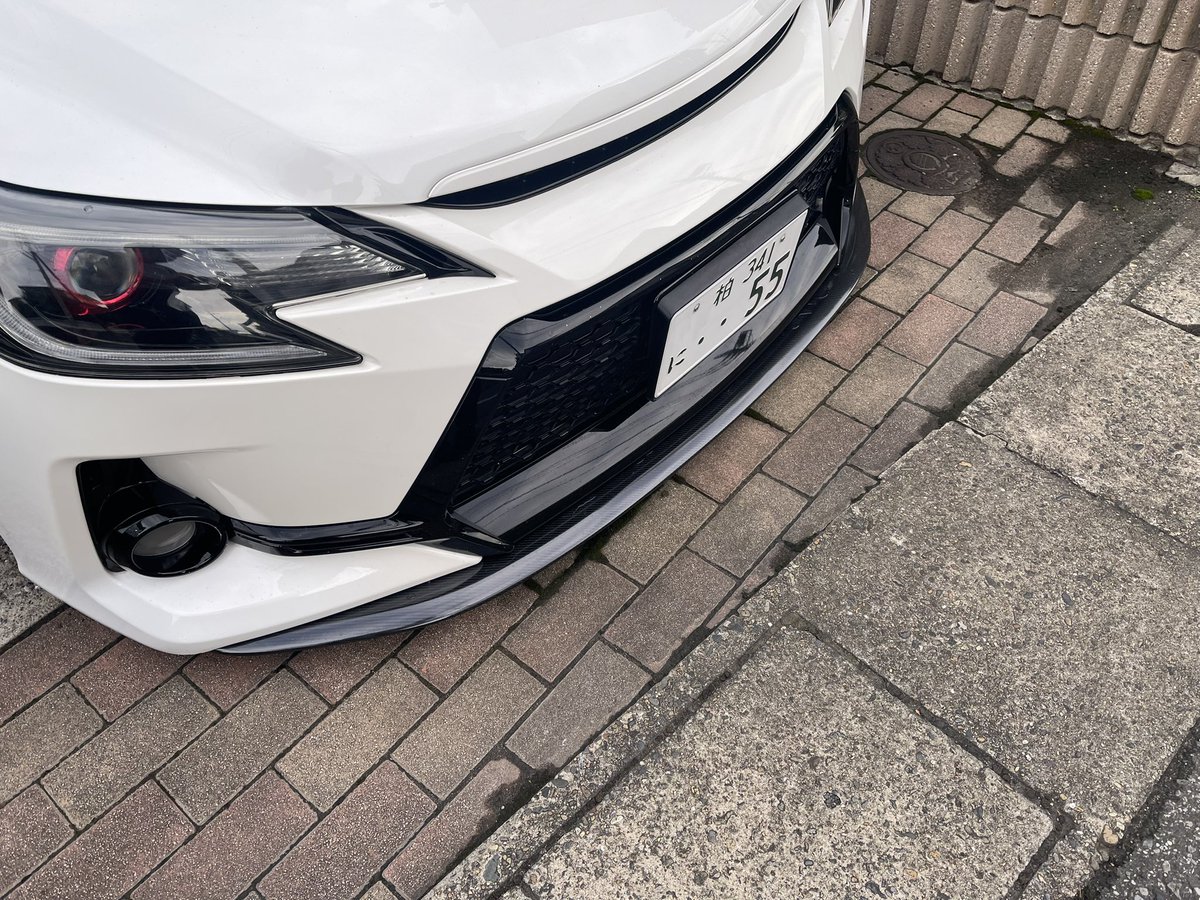AKI304grx130's tweet photo. そうえばちょっと前に自爆して粉砕したリップを新しく作り直してもらい、同時にリアのアンダーフラップも追加で製作してもらいました😁

リップは前回2分割式でしたが、今回は1本物に作ってもらいました👍

もしかしたら製品化するかもなので、詳細決まり次第またご報告させて頂きます🙇‍♂️ https://t.co/uFinWueFJE