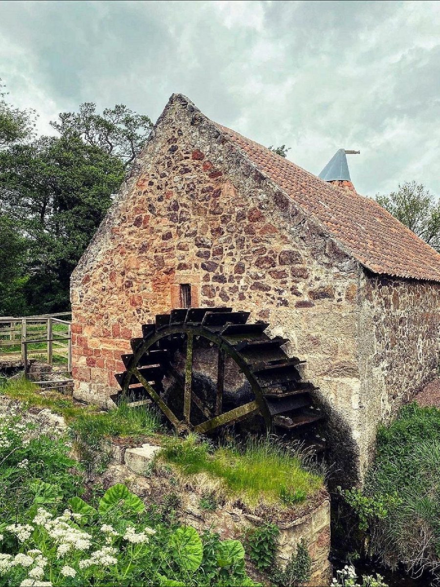 Preston Mill, with its curious conical roof, is an architectural oddity that beguiles visitors. A short drive from Edinburgh, it was the region's last working watermill and was used commercially until 1959. 📸 Kirsty, Waldemar Matusik, Sarah #ForTheLoveOfScotland