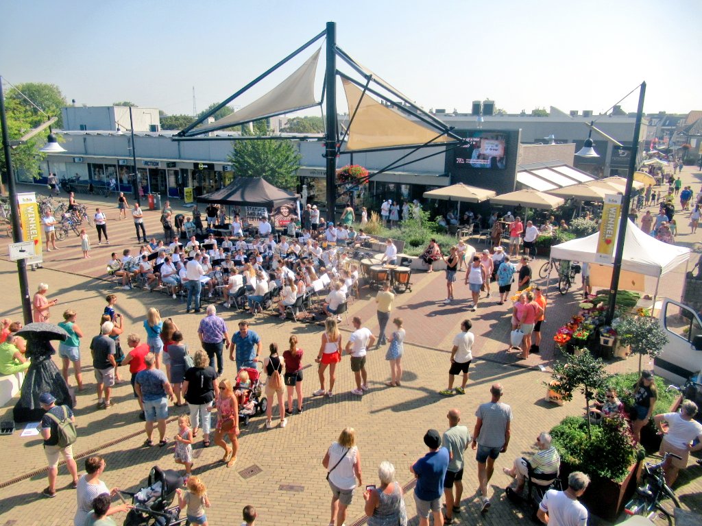 Vandaag gezellig druk bij het evenement 'Living Statues and Art Festival' in #Sliedrecht Kom je nog kijken tot 16.00 uur.