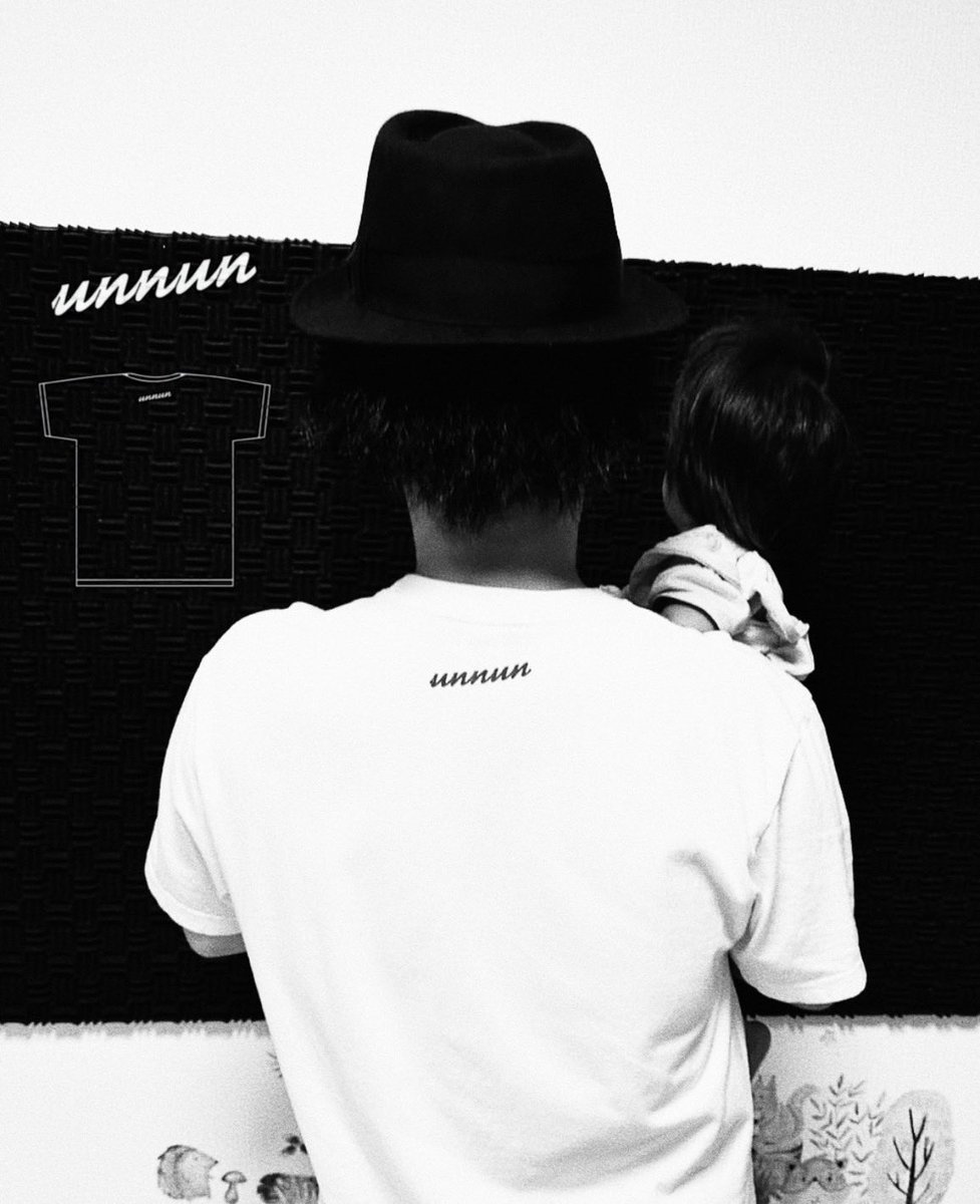 【新商品情報】

自分達が着たいという理由で
unnunTシャツ(第三弾)発売です。

今回はL,XLの2サイズ展開となり、ライブ会場のみでの販売となります。

何卒、宜しくお願いします。

d.a.b.d.eがLサイズ着用。
FURUGIがXLサイズ着用。

分かりづらいと思いますが、参考までに。