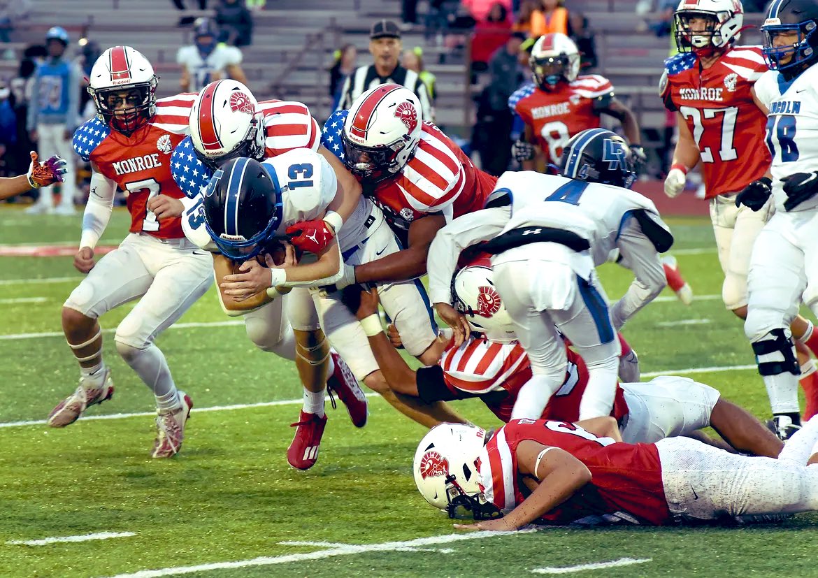 My defense got after it last night! We have some studs at Monroe High! College coaches please reach out and check out our guys ‼️
#GoTrojans #StrongerTogether