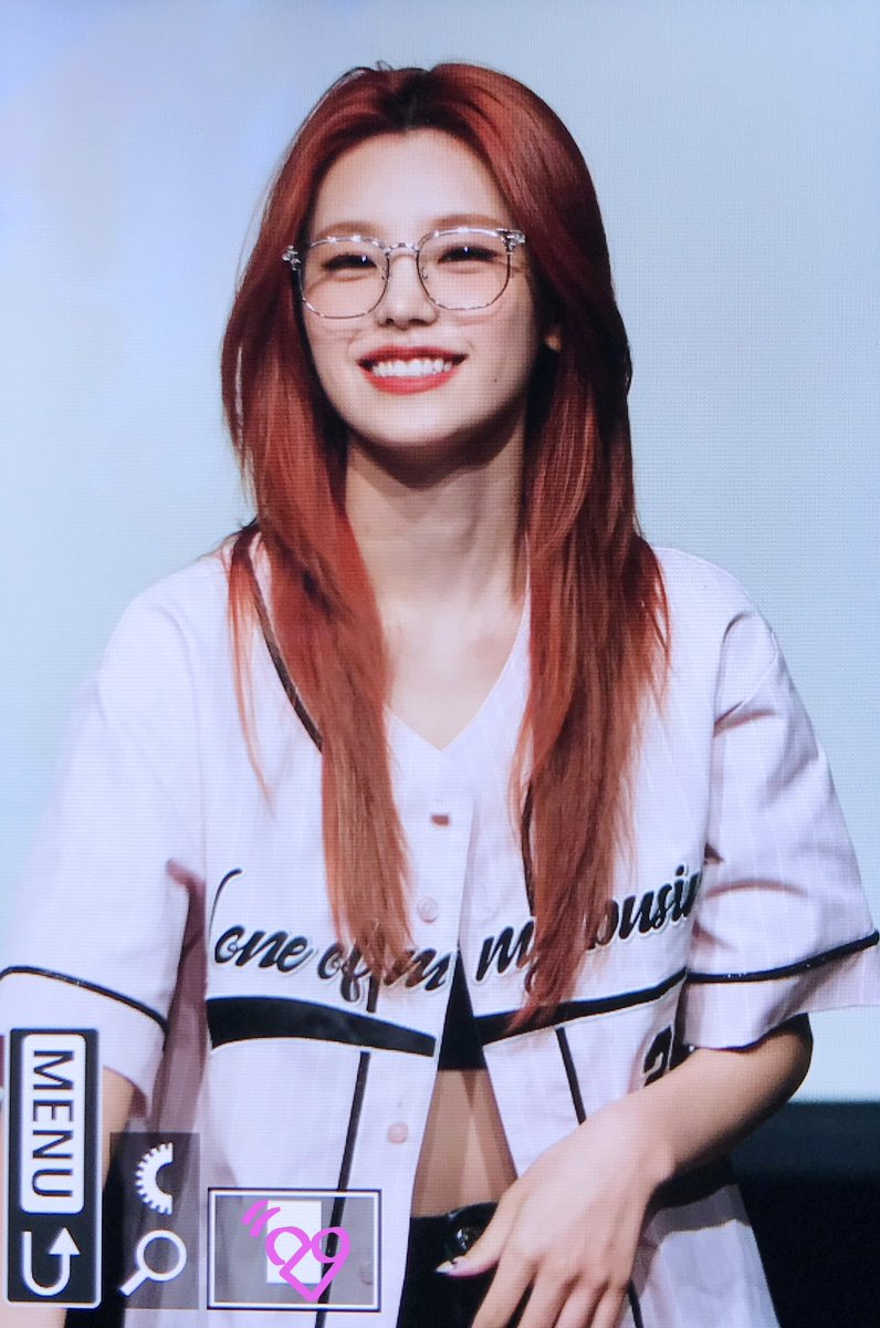 yejisupporters's tweet photo. 230909 팬사인회 ❤️❤️

#ITZY #YEJI #예지 #옞덩봤덩 https://t.co/IBlO9Tn5Z6