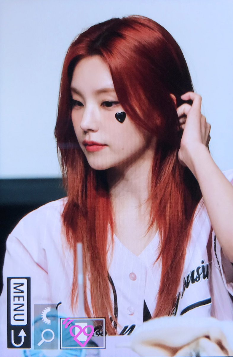 yejisupporters's tweet photo. 230909 팬사인회 ❤️❤️

#ITZY #YEJI #예지 #옞덩봤덩 https://t.co/IBlO9Tn5Z6