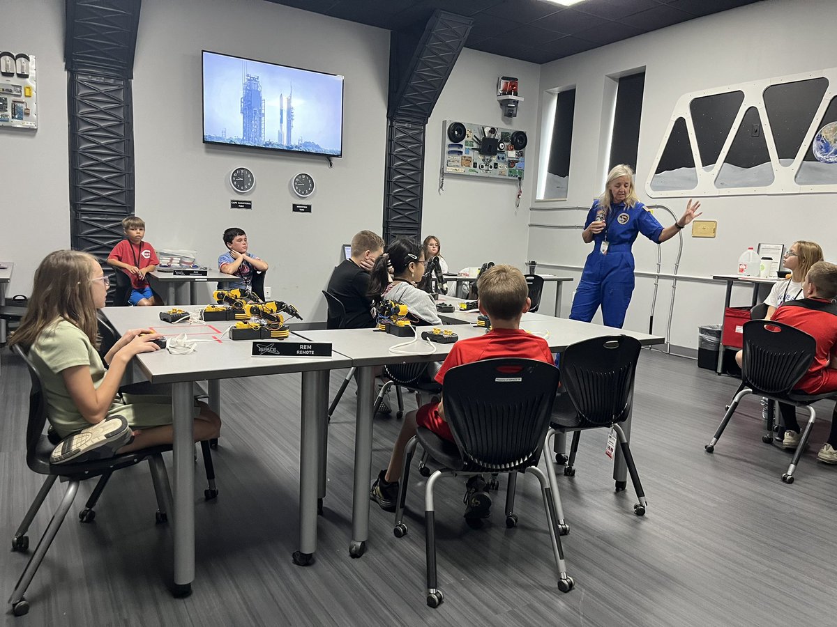 RES_sjsfraley's tweet photo. @iSPACEcincy what an experience for our 5th graders ! Job applications , team work , problem solving in a variety of STEM fields https://t.co/4BEPXQ4J3K