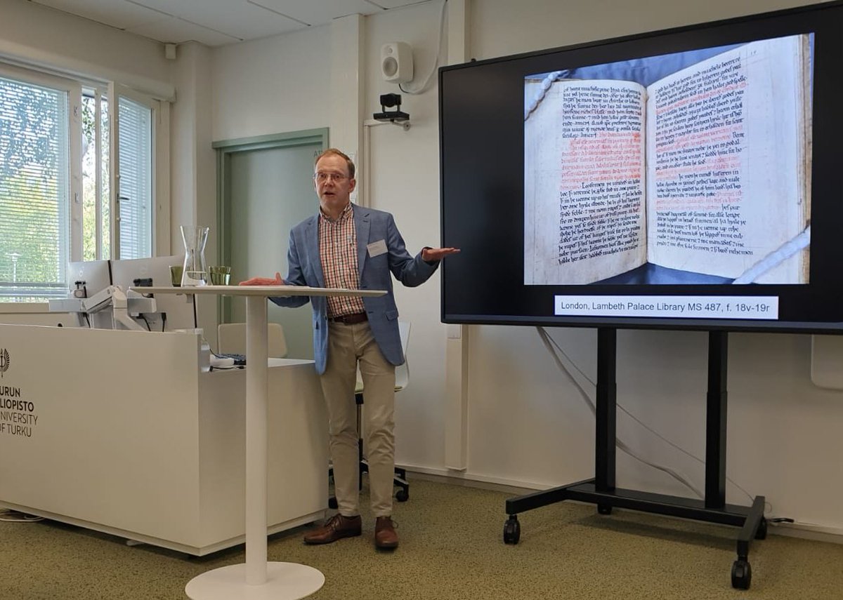 So I threw #codeswitching, #manuscripts, #translation and textual problems into the same basket and talked about it. #Trextuality <a href="/SKS_finlit/">Suomalaisen Kirjallisuuden Seura, SKS</a> <a href="/UniTurku/">Turun yliopisto - University of Turku</a> Photo by @suchwanderings