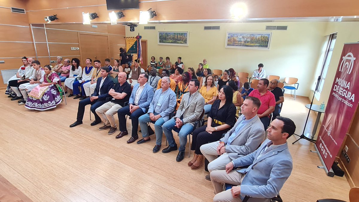 AytMolinaSegura's tweet photo. 🎶El 40 Festival de Folclore de #MolinadeSegura incluye la participación, junto a los Coros y Danzas de Molina, de los Coros y Danzas Siete Coronas de la Peña La Grilla, el Ballet Jammu de Senegal y Jerusalén Folklore Ensemble.

✅Han sido recibidos por alcalde @jangelalfonso https://t.co/YDVv2VZVkz