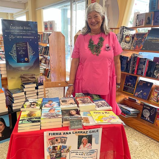 librerialemus's tweet photo. @Analarrazgale   ya está en nuestra librería de Avenida Trinidad firmando ejemplares! 
Hasta las 13:30 tienes tiempo de llevarte el tuyo firmado y dedicado 
¡Te esperamos! 
#analarrazgalé #firmadeautores #librerialemus #lemuslibreria #autorescanarios #lalaguna #lalagunatenerife https://t.co/PkEmwyARx6
