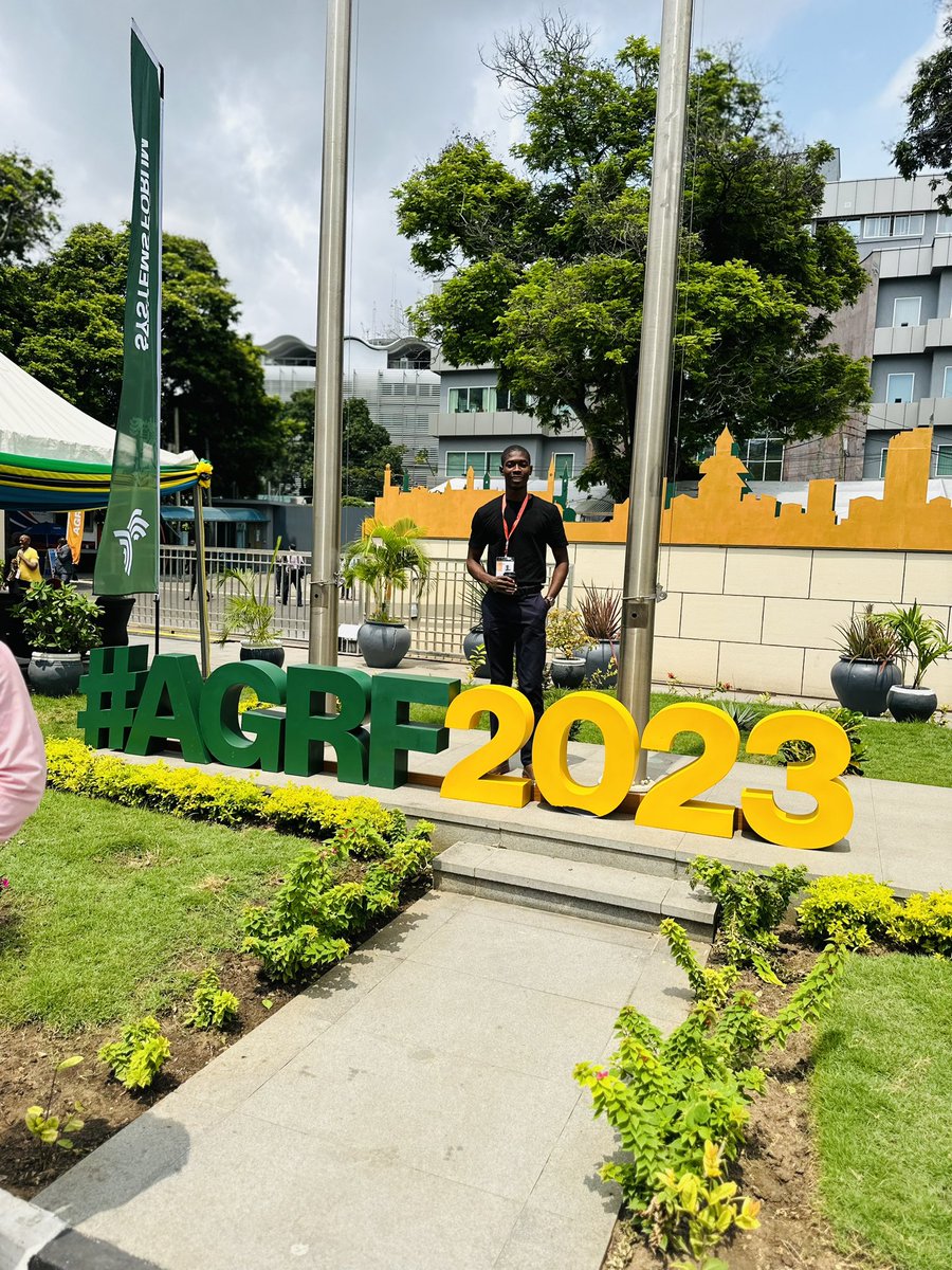 aadumbuya's tweet photo. Just had the privilege of attending the #AfricanFoodSystemsForum2023 and meeting some of the most influential dignitaries in the agricultural industry.
I am honoured to have been part of discussions on regenerative agriculture in Africa. @DebisiAraba
#GHAL
#Leadership https://t.co/hnnahNS3XK