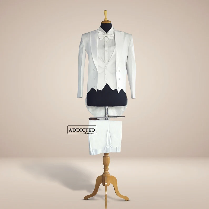 BespokeAddicted's tweet image. Men's Bespoke Clean-cut White Cotton 3Pc Suit
etsy.com/listing/136226…
#bespoke #menswear #mensuits #whitesuit #groomsmen #tuxedo #tailcoats #groomsmensoutfit