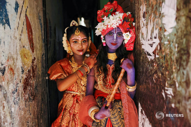 Baby Krishna Murti in Bending Pose with Maakhan Pot God Idol Figurine.  3.5