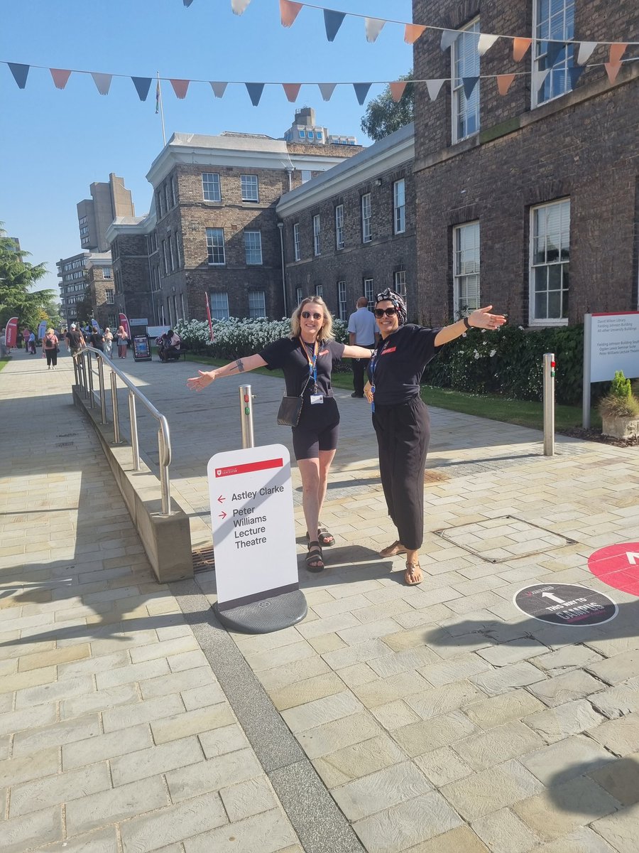 H11umx's tweet photo. Amazing to be volunteering at the @uniofleicester Open day on such a beautiful day. Lots of cold water stations available for visitors too! https://t.co/mwlg2K1wBt