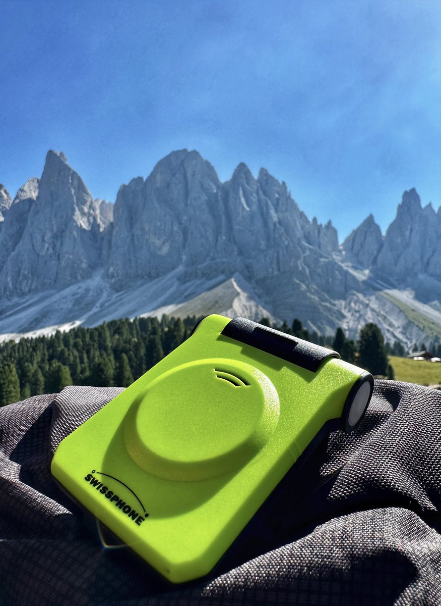 Swissphone_IT's tweet photo. Wir wünschen euch ein schönes Wochenende! #swissphone #alarmierung #südtirol #squad https://t.co/R74qkBSiuM