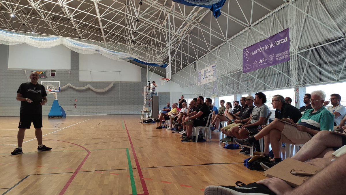 EBRMURCIA's tweet photo. Continúa el #IClinicCiudadDeLorca con @jotacuspi #EBRM https://t.co/ZNMi8bw3pZ