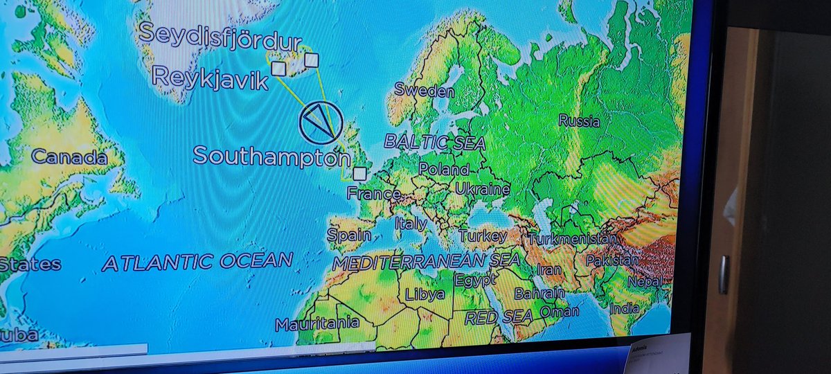 grandmaml42's tweet photo. ##whereisgrandma on way back from Iceland https://t.co/Zn9C8WWhpi
