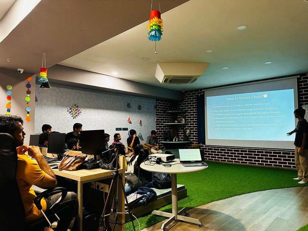sarvagna_mehta's tweet photo. Excited to attend the Gnosis Vadodara meet-up hosted by @MehtaRaaghav 🚀

#GnosisBuildersIndia 🔥

@gnosisbuilders @GB_Indiaa @GnosisDAO @gnosischain https://t.co/Wv0TdsxVQX
