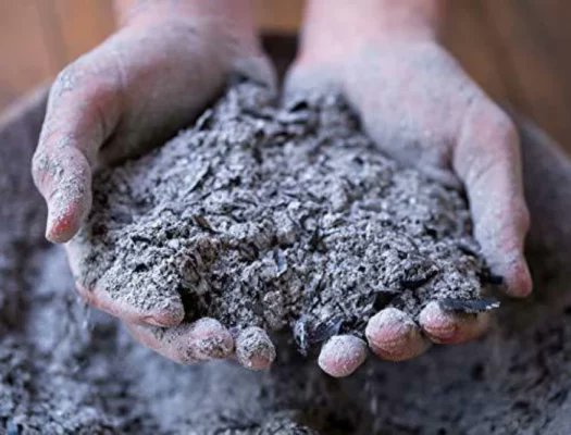 40 Uses for Wood Ash: Practical Home &amp; Garden Tips thehomesteadsurvival.com/40-uses-for-wo…