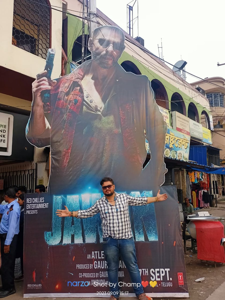 aitcRaj22's tweet photo. Bows to you Gurudeb...... What a movie...... You are compared to yourself...... Noone can give tao consecutive  blockbuster movies like you...... You were the best, You are the best &amp; you will be the best........ ❤️❤️❤️🙏🏻🙏🏻🙏🏻🙏🏻
@iamsrk sir ❤️❤️🙏🏻🙏🏻...... love you sir...... https://t.co/ibUO2KUOhB
