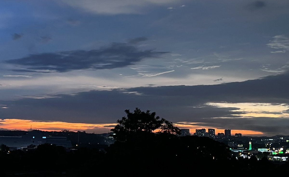 kishenrajc's tweet photo. Been a productive day, to empower training abilities. The sun goes down. Another day to go.
#medicaleducation #postgraduatetraining https://t.co/C4td4GgEce