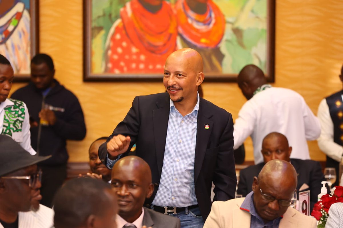 Sam_Lulli's tweet photo. The able @OfficialKRU Chairman @sashamutai acknowledging greetings from Hon. @KiarieJohn during the #Super8At20 celebrations held at Serena Hotel last night. Event organized by @extremesportske CEO Hussein Mohammed. https://t.co/uWWJR1xOko