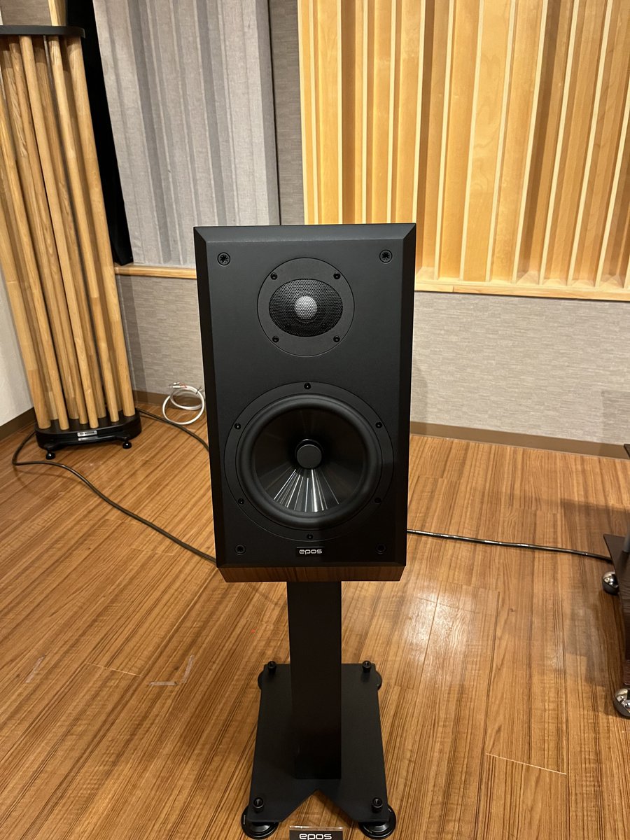 InSelvatico's tweet photo. さて、お出かけ本編。

オーディオ試聴会は #Vertre #Epos #Canor の、ターンテーブル（MG-1 PKG MK2）、スピーカー（ES14N）、フォノアンプ（PH1.10）、プリメインアンプ（AI2.10）の構成。
オールアナログだったのだが、S/N比追求一辺倒でない、温かみのある音像だったのだ：
#アライオーディオ https://t.co/f5tpbKZq1V