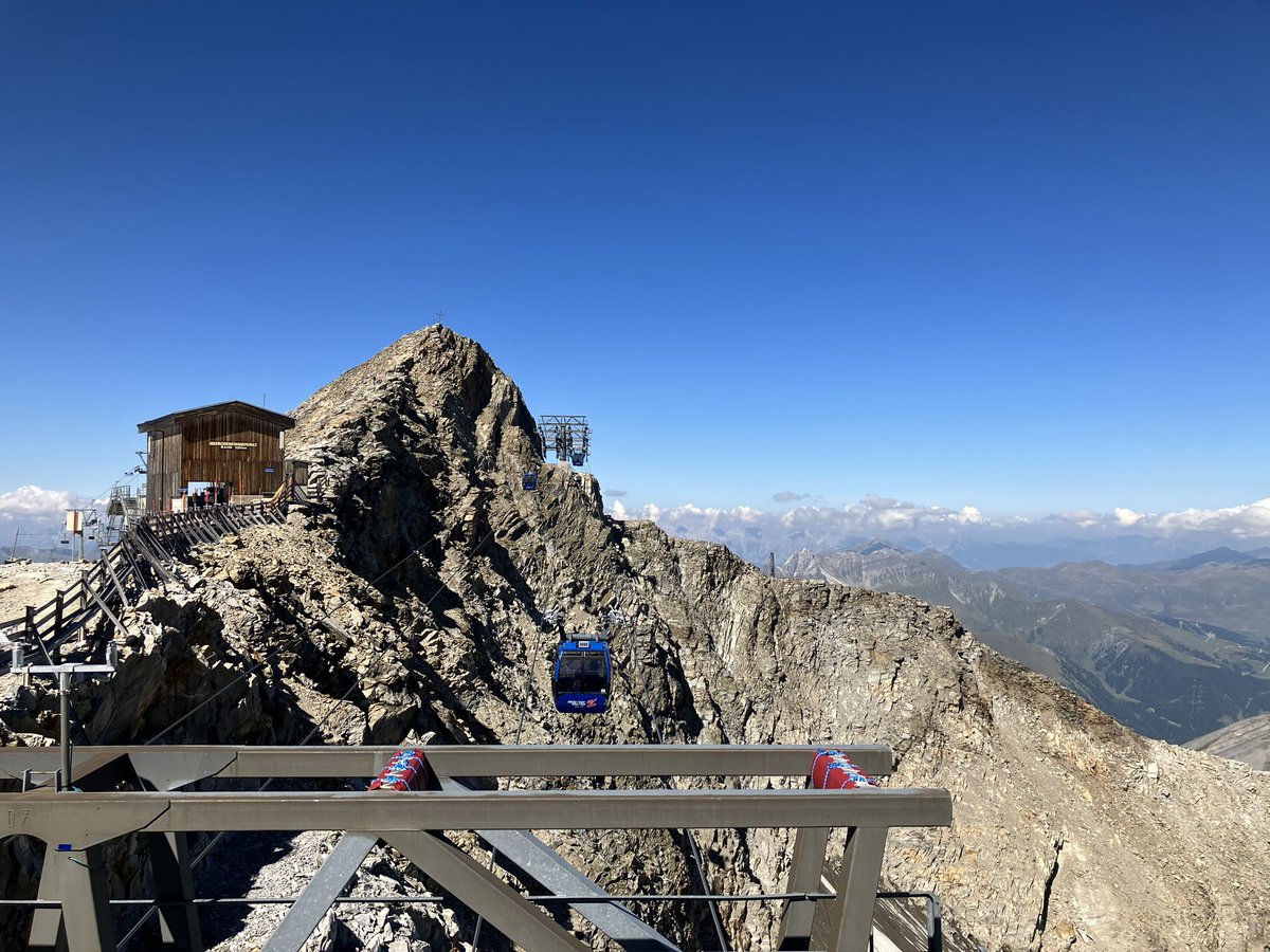 Papamicha007's tweet photo. High on mystic mountains - heute #Gletscher #Hintertux always protectet dank #paedi #paediprotect #gebirgssonnencreme -> Grüße zur #Rüttnauer Bootstour in #Minden Olaf #Stiller @Boersenhaendler @HVBesuch @WinterLars @VolkerGlaser1 etcpp ☀️😎🏔️😎☀️ https://t.co/TGgGbliZ7x