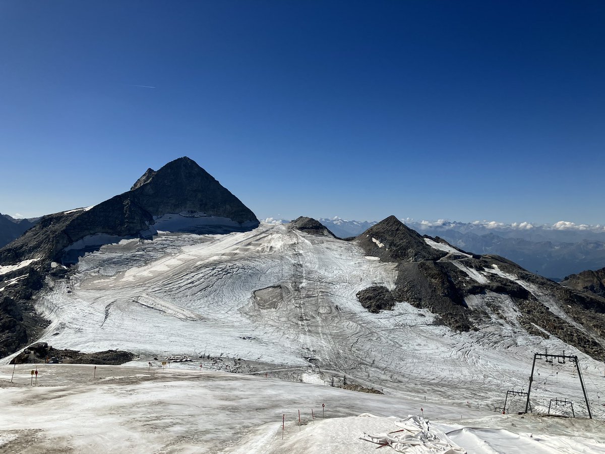 Papamicha007's tweet photo. High on mystic mountains - heute #Gletscher #Hintertux always protectet dank #paedi #paediprotect #gebirgssonnencreme -> Grüße zur #Rüttnauer Bootstour in #Minden Olaf #Stiller @Boersenhaendler @HVBesuch @WinterLars @VolkerGlaser1 etcpp ☀️😎🏔️😎☀️ https://t.co/TGgGbliZ7x