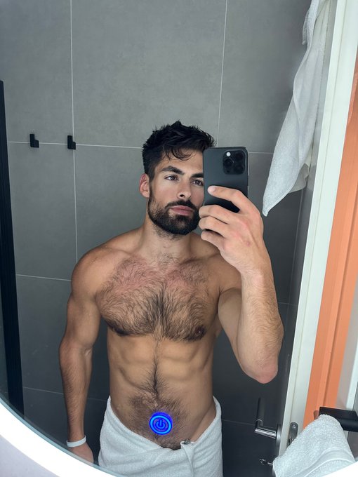 Hairy / Shaved ? Smiley/Serious? Love these selfies ?  RT if you do https://t.co/cIVPFowfaF