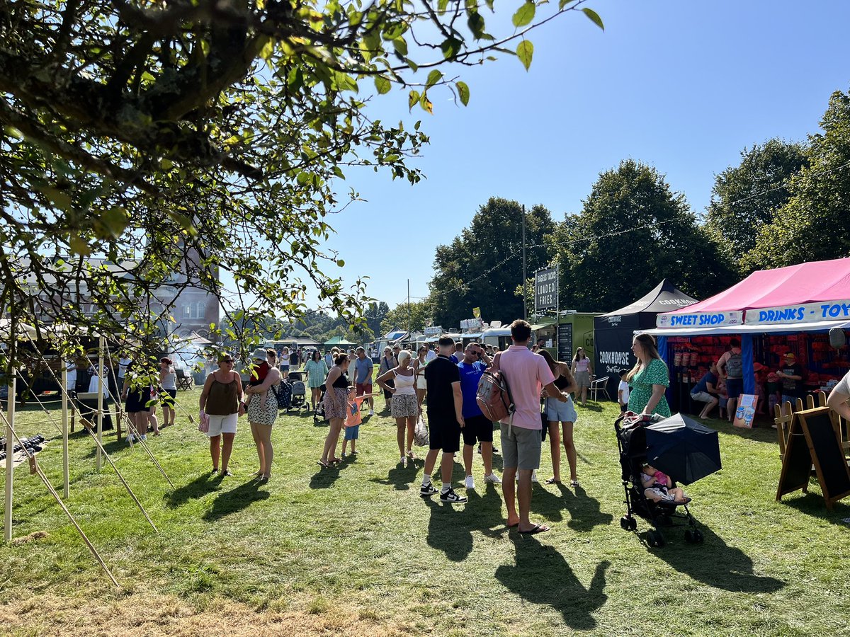 Spent the morning at @AwardsHampshire Big Eat street food festival @RoyalVictoriaCP #Netley - lovely warm day, amazing food and lots to entertain. Feel sorry for those cooking in vans in this heat though! On rest of today and tomorrow. Free entry #streetfood #hampshire #whatson