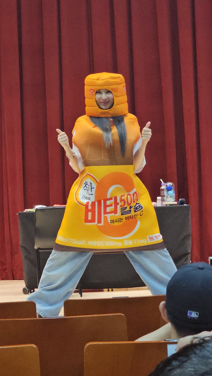 Gorgeous_LCY's tweet photo. 230909 팬사인회 프리뷰 이채연

인간 비타500🧡

#이채연 #LEECHAEYEON https://t.co/6aQO2kBsXG