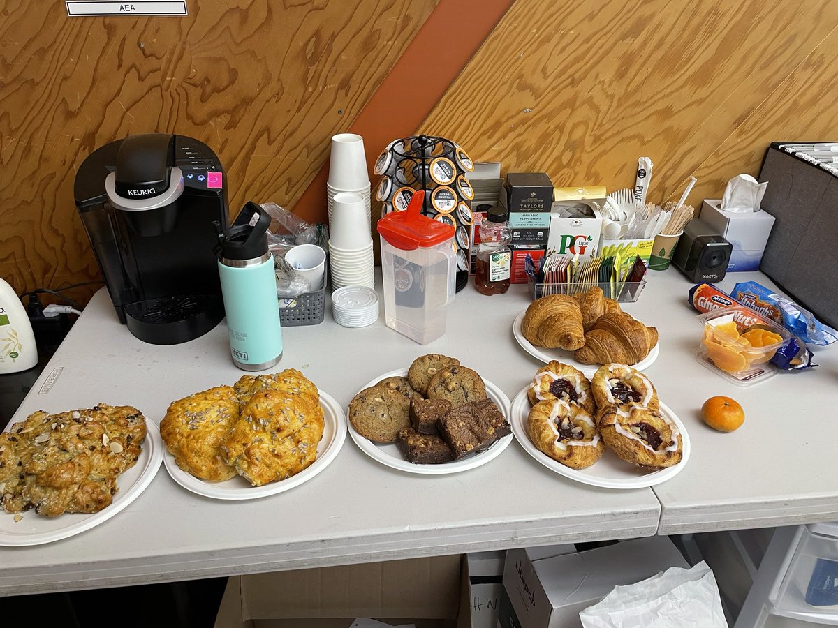 OfficialTracieB's tweet image. It’s been a complete privilege to have rehearsed in some rooms of the 8 floors of this amazing building which belonged to Michael Bennett in the day. It’s so steeped in showbiz. Whodda thunk I’d be learning the final Sondheim in it😭
#HereWeAre
 #Grateful
washingtonpost.com/archive/lifest…