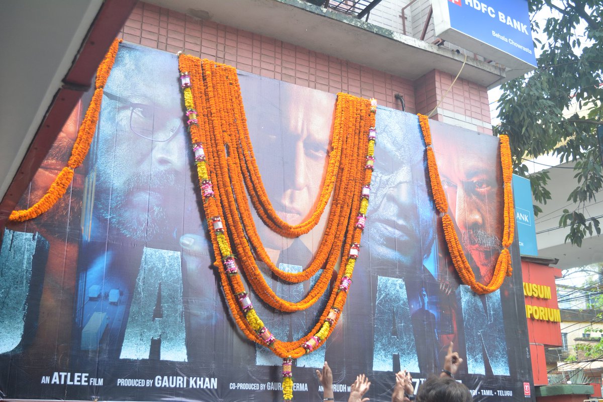 KhanBehala's tweet photo. All about 7th September 🔥❤️ 
Fan craze 
Ashoka cinema hall behala 
Srk fans club behala 
#JawanBlockBuster  #Jawan7thSeptember2023  #JawanDay  
#ShahRukhKhan𓃵  @iamsrk  @RedChilliesEnt  @Atlee_dir  @NayantharaU https://t.co/FIEjW6uLKr