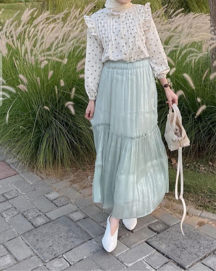 trendhijabers's tweet photo. @O7YUJIN @sunshflowie @discountfess OUTFIT CEWEK FEMINIM✨
.
Spill🍒
Atasan
https://t.co/SOkwK73sqJ
Rok
https://t.co/02LD6Azpg2
Tas
https://t.co/FMdY2OXXft
Sepatu 
https://t.co/QhHtrmF88c
.
Cr/ Ig : nitaginab https://t.co/hm4EqvbGZS