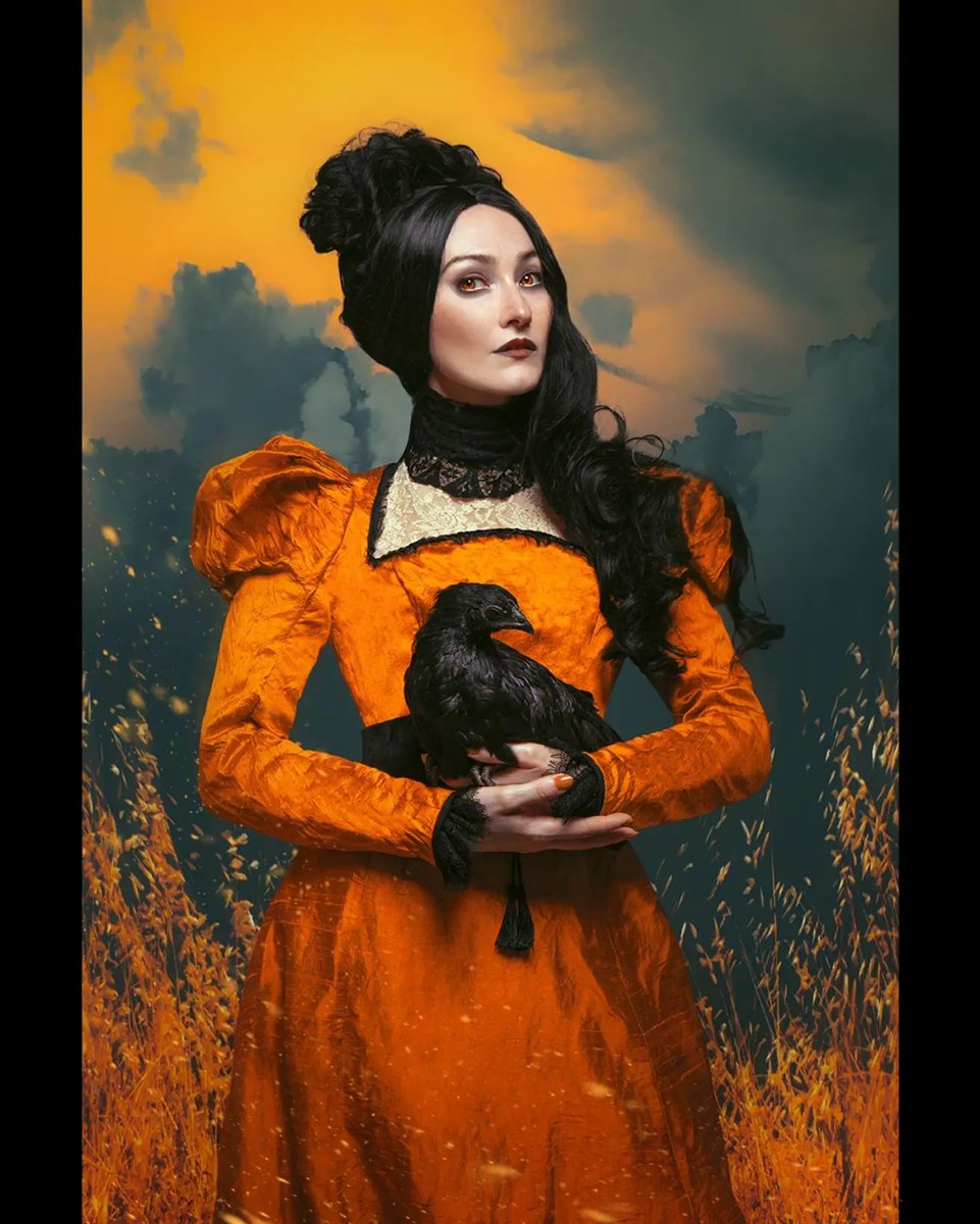 A taste of Halloween 🤩 Photo by @cunene_art Dress by Grimilde Malatesta Model Elisa Bambaland