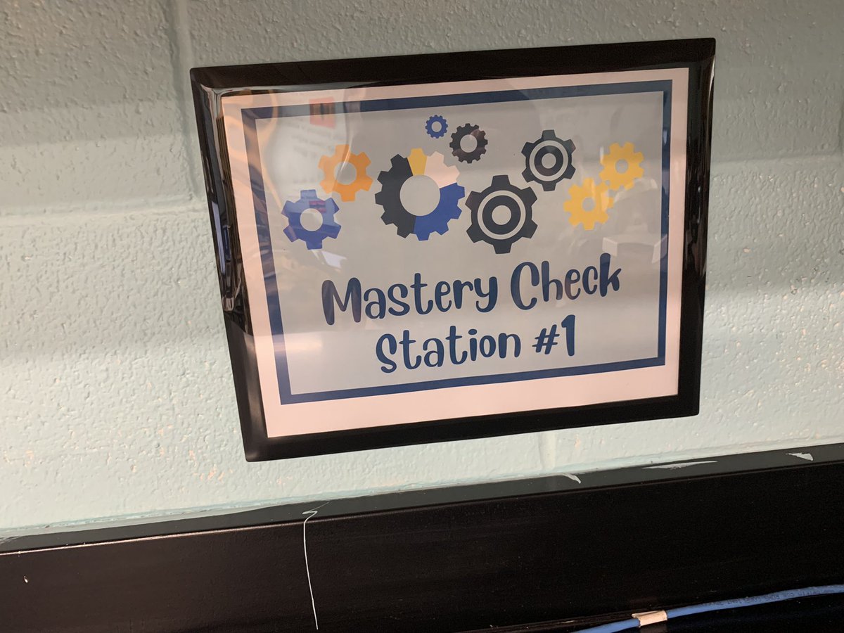 CPS_SLdept's tweet image. Great visit with Mrs. Deir’s science class @HickoryMS_Hawks as they started their first @modernclassproj assignment. #gameoncps