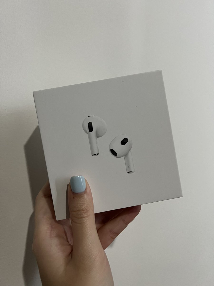 Ruksikaget's tweet photo. 💖ส่งต่อ AirPods gen3 ยังไม่ได้แกะเลยนะคะ ใหม่มาเพิ่งซื้อมาต้นเดือนนี้เลยค่ะ ราคา5,300 (ราคาเต็ม 6,790)ซื้อพร้อมMacBook โปร back to school นัดรับได้ตามMrt Bts พระราม9 ห้วยขวางถ้าไม่ไกลมาไปส่งให้ได้ค่า 
#airpods #ส่งต่อairpods #ขายairpods
#ส่งต่อairpods #ส่งต่อแอร์พอด #airpods3 https://t.co/5qwcZi6vhp