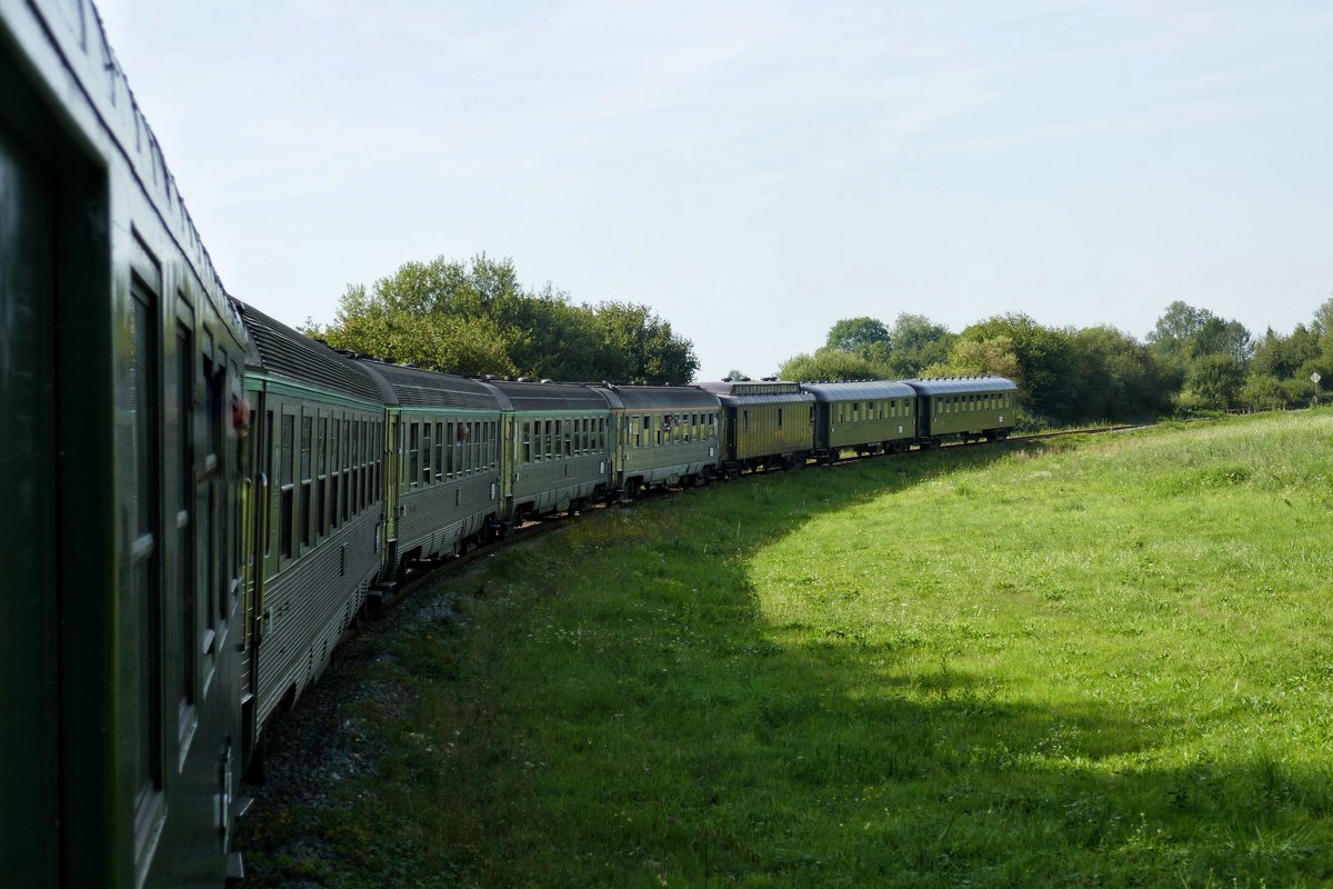 mfpn_trains's tweet photo. Nous sommes arrivés au Tréport à l'heure avec notre train historique.
Toute l'équipe du #MFPN est ravie de vous avoir transporté et vous souhaite un bon après-midi au Tréport
Départ : 18h45 à la gare de Tréport-Mers https://t.co/038aQHhMqB