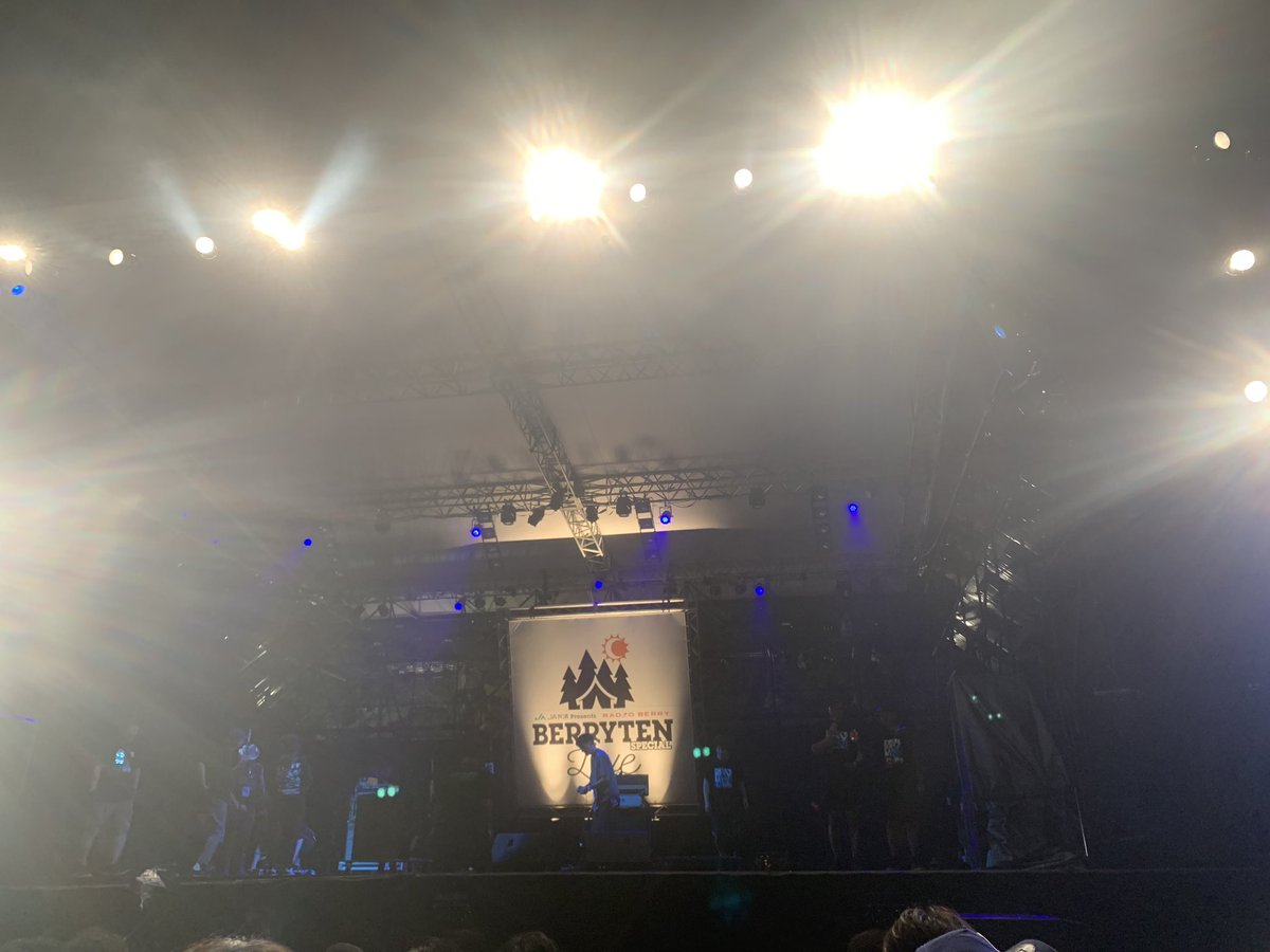 Citywaitless23's tweet photo. 全体的にベース(大)ボーカル(小)な感じたったけど、その分曲に乗ることのできるフェスだったと思う。
最後に参加したのは4年前だったかな。
これからも長く続いてほしい。
#ベリテン #radioberry #BERRYTEN #井頭公園 https://t.co/2NXlcViA6I