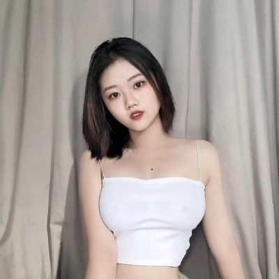 LisaSandra40523's tweet photo. Mình còn trẻ, ai làm mình vui thì mình mập mờ https://t.co/GvaO8W1fse