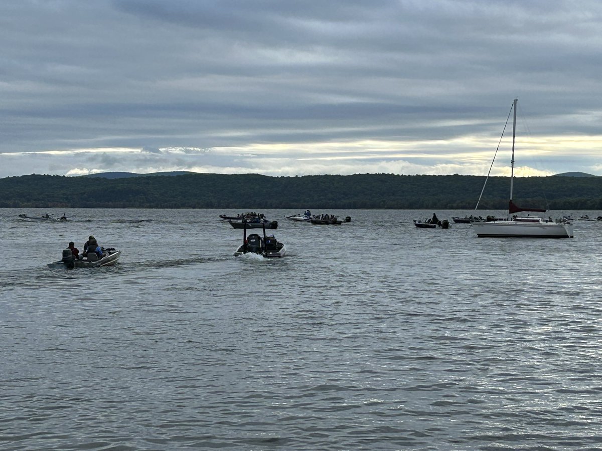 EHSBuzz's tweet photo. VPA Bass Fishing Open Classic Underway! WRV 2nd Half Anglers grilling up last years venison and eggs as they wait! #TrueVT @vpasports #RecordNumberofSchools! https://t.co/IoS32sZ8xC