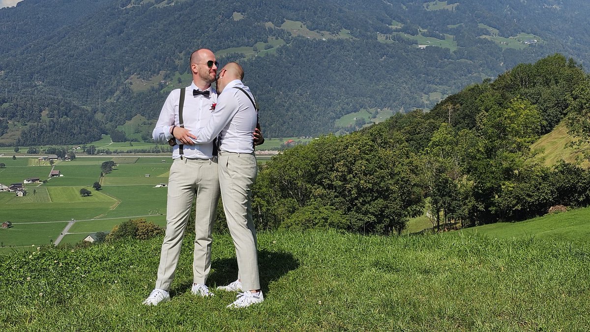 Tobias Menzi 📯🇺🇦🏳️‍🌈 tweet media