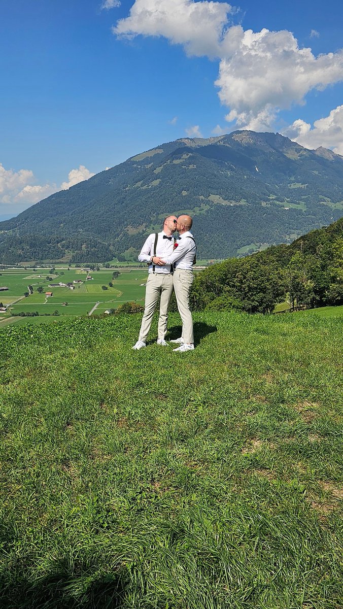 Tobias Menzi 📯🇺🇦🏳️‍🌈 tweet media