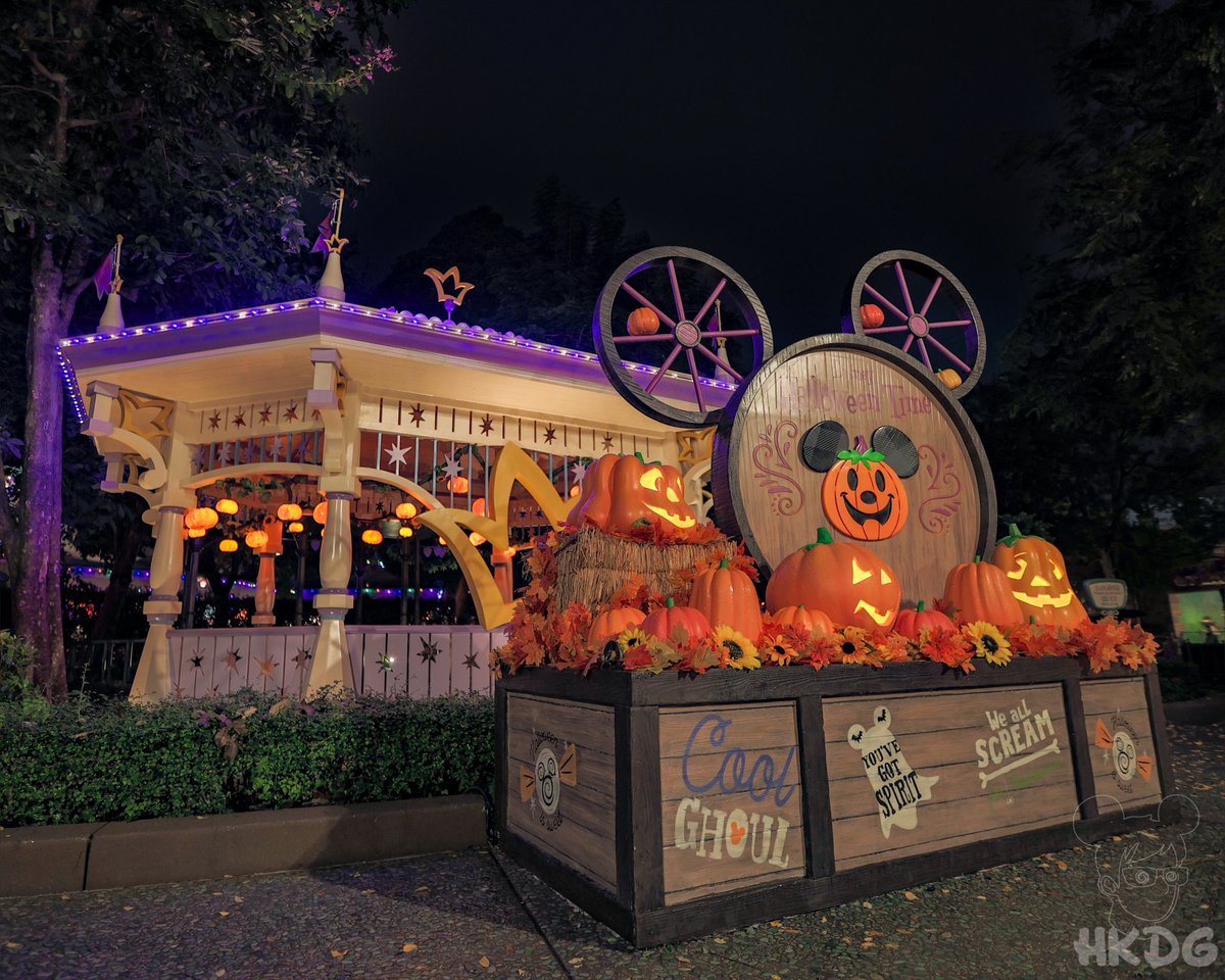 👻 The Halloween Spirit has taken over Fantasy Garden, transforming it into Disney Halloween Time Festival Gardens

#disneyhalloween #disneyhalloweentime #halloween

 #hkdg #hkdl #distwitter  #ディズニー #香港ディズニー #香港ディズニーランド