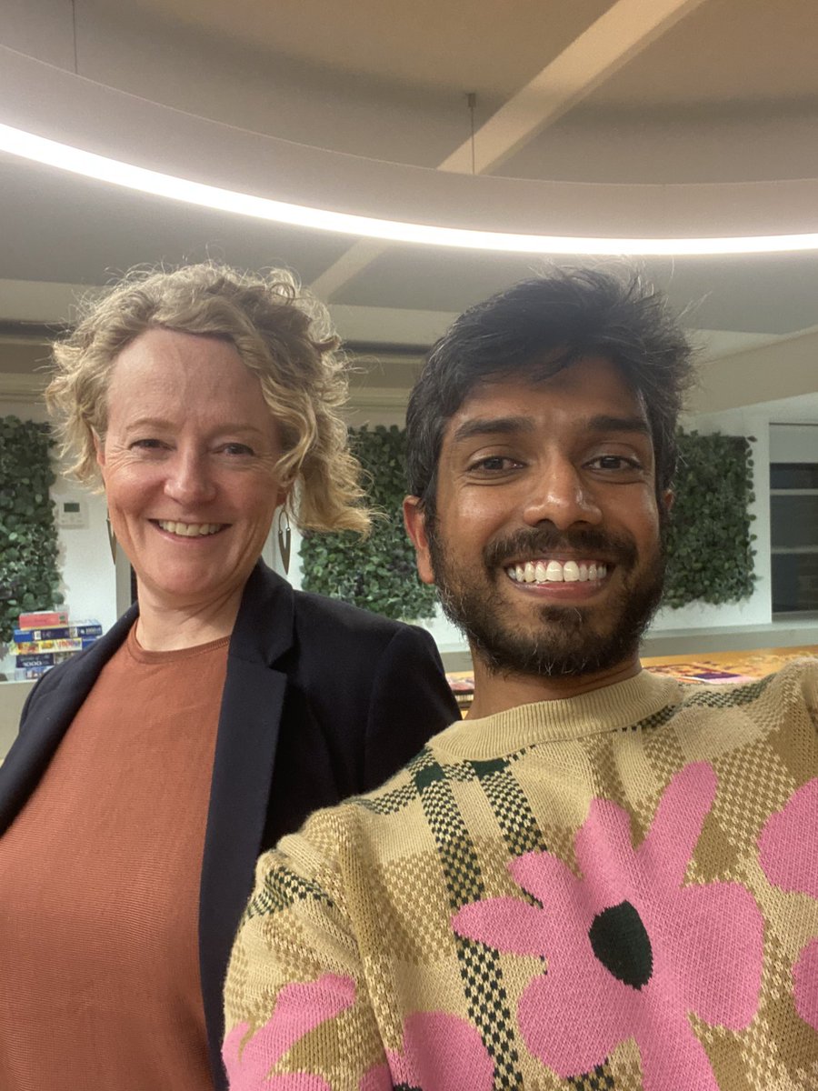 Spoke about “Citizenship, Hope & Flourishing” on the “Responding to crisis & marginalisation: young people, hope & agency” symposium during Social Sciences Week, and *had* to take a photo with a special someone who inspires me (@JoanneBryant14)🤩 @SocSciWeek @UNSWADA @UNSW
