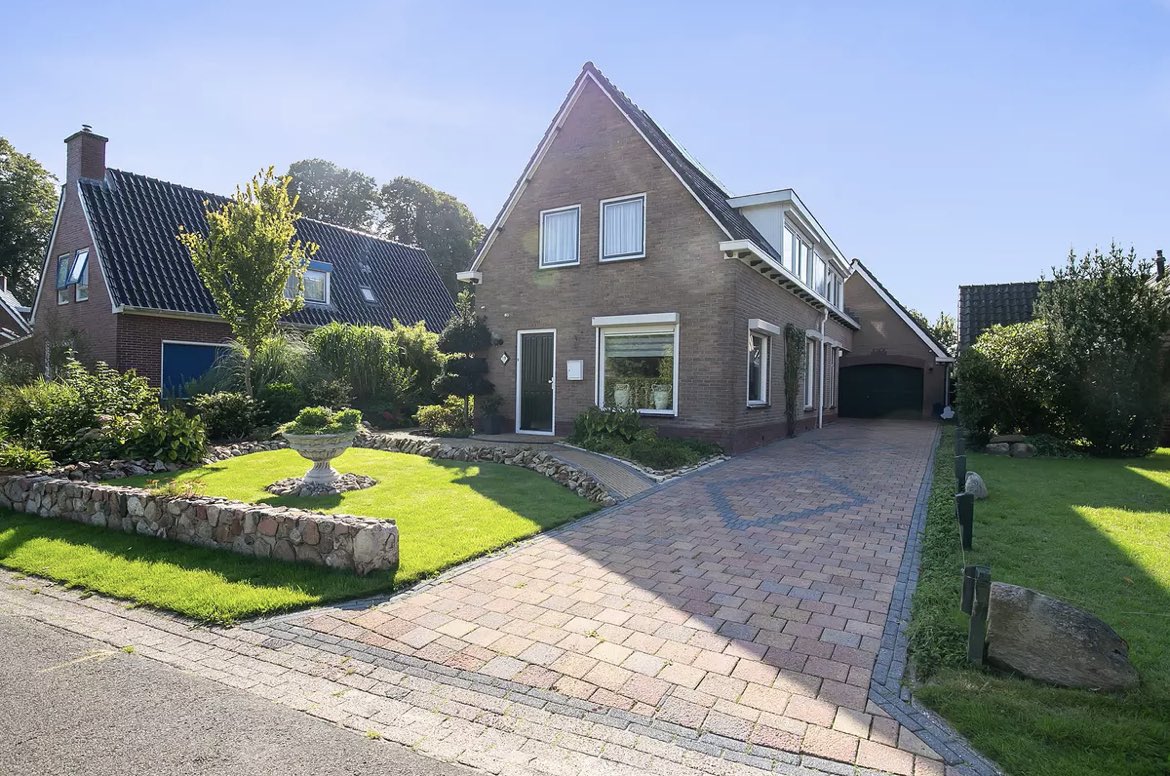 Nieuw in de verkoop🤩:

🏠 Keukenhof 18, 9463 RD Eext
🛋 160 m² woonoppervlakte 
⛳ 686 m² perceeloppervlakte
🔨 Bouwjaar 1962, aanbouw 2010
🌍 Energielabel B
👛 Vraagprijs: € 549.500,- k.k.