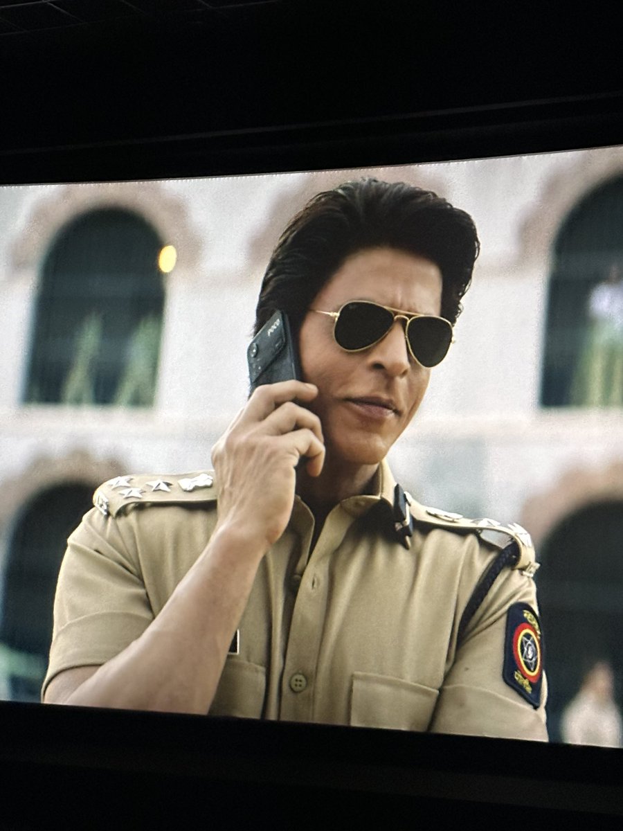 TechFactsRafee's tweet photo. Just watching  #Jawaan movie &amp; Surprisingly  #SRK spotted using a #POCO phone i.e #POCOX4Pro.

@IndiaPOCO @Himanshu_POCO https://t.co/VUZzgvptRy