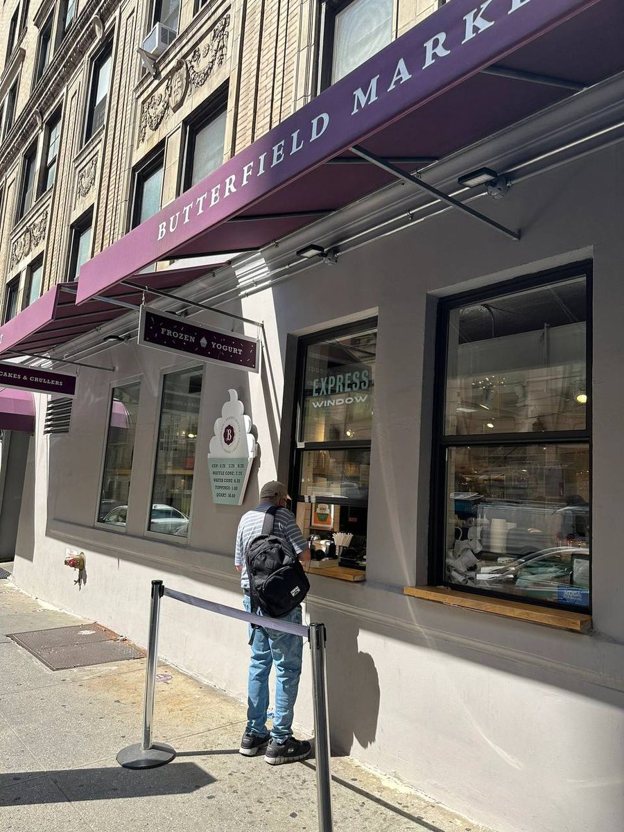 AndyJuan0318's tweet photo. New York's Upper East Side Oldest Supermarket|||New York's Oldest Supermarket near the Metropolitan Museum of Art Supermarket BUTTERFIELD
Started in 1915.
#USA 🇺🇸 #New York #Supermarket #Prices https://t.co/UU2nNlmgVb