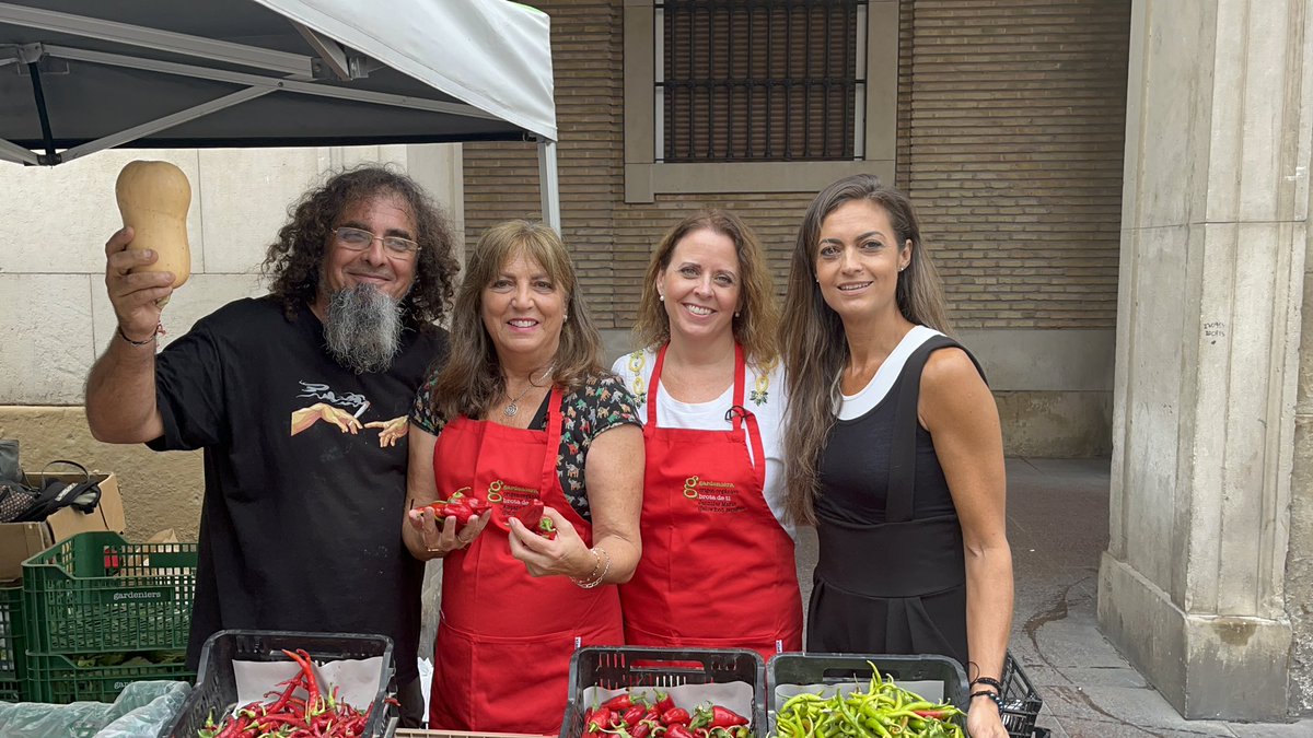 slowfoodZGZA's tweet photo. Qué bien lo hemos pasado esta mañana en la @MuestraEcoZgz con @Gardeniers1 #fruteroporundia @aragonalimentos @somosatades @HeraldoGastro @gastroaragon https://t.co/RO70lLrH3R