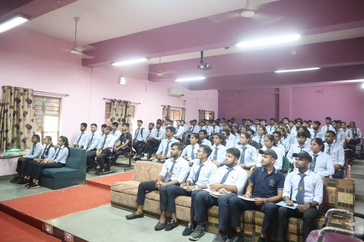 NRIGroupIndia's tweet image. A workshop was conducted on &quot; How to dress up for an interview&quot; for final year students of NRI group of Institutes. 
#TrainingAndPlacement #Placements #Placement #Excellence #Education #College #Bhopal #NRIGroupIndia