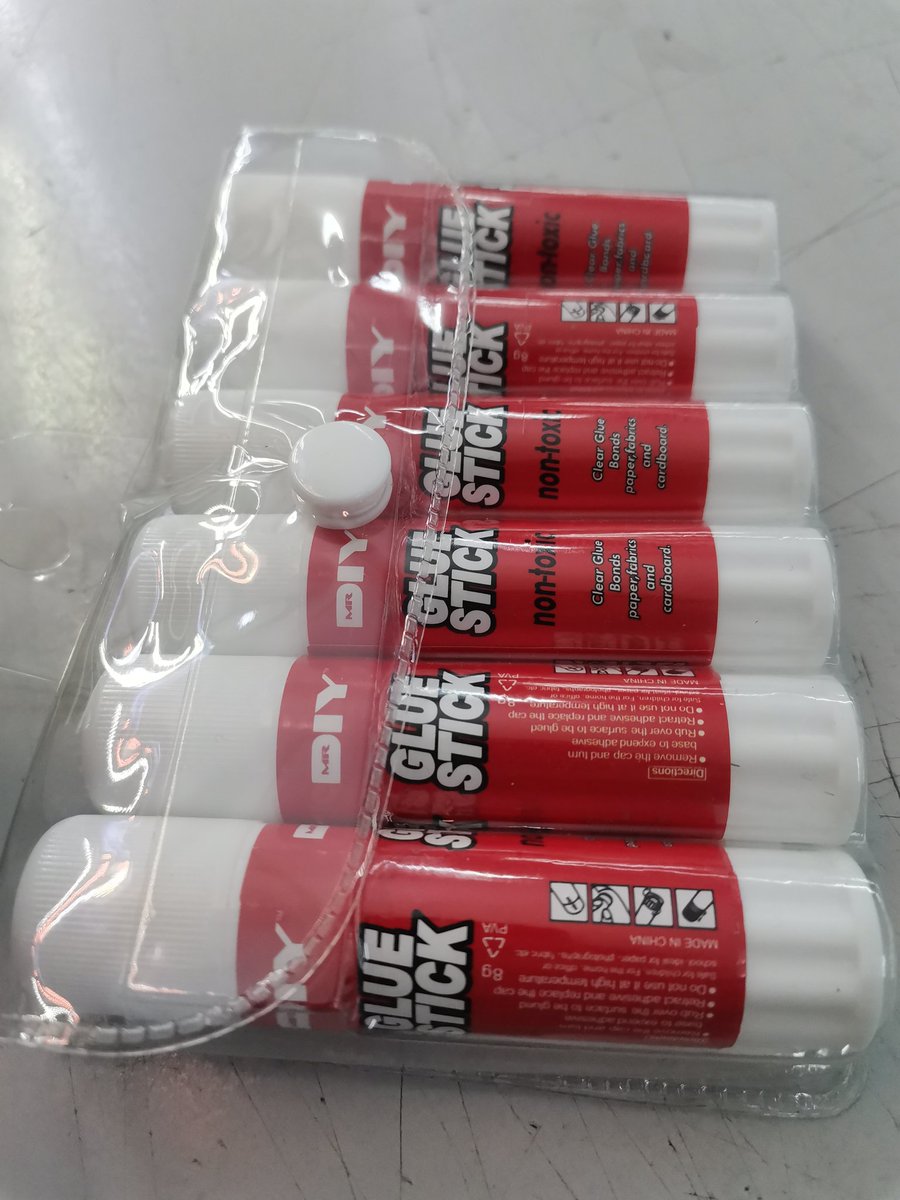 eight_add's tweet photo. Gluestick paling membazir beli. Sebab tak lekat pun. Bila kering auto tertanggal sendiri. Jadi belilah yang ada jenama supaya tak membazir. Ni siapa nak guna ni😅 https://t.co/H3QiB34QEQ